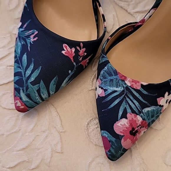 Dolce By Mojo Moxy Tropical Print Heels - Picture 5 of 13